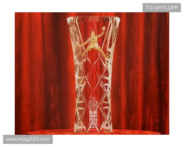 阿贾戴戴上无限手套率队四年三冠同揽DPOYMVPFMVP荣耀登顶